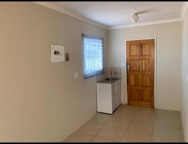 2 BEDROOM HOUSE FOR SALE IN PROTEA GLEN EXT